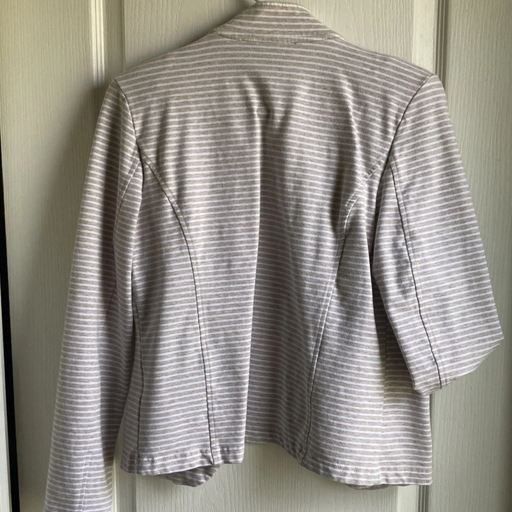 Tommy Hilfiger striped blazer with pockets and working button accents M - Picture 3 of 10